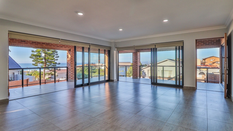 4 Bedroom Property for Sale in Wavecrest Eastern Cape